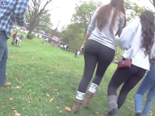 teen ass in tight leggings / nice teen booty candid